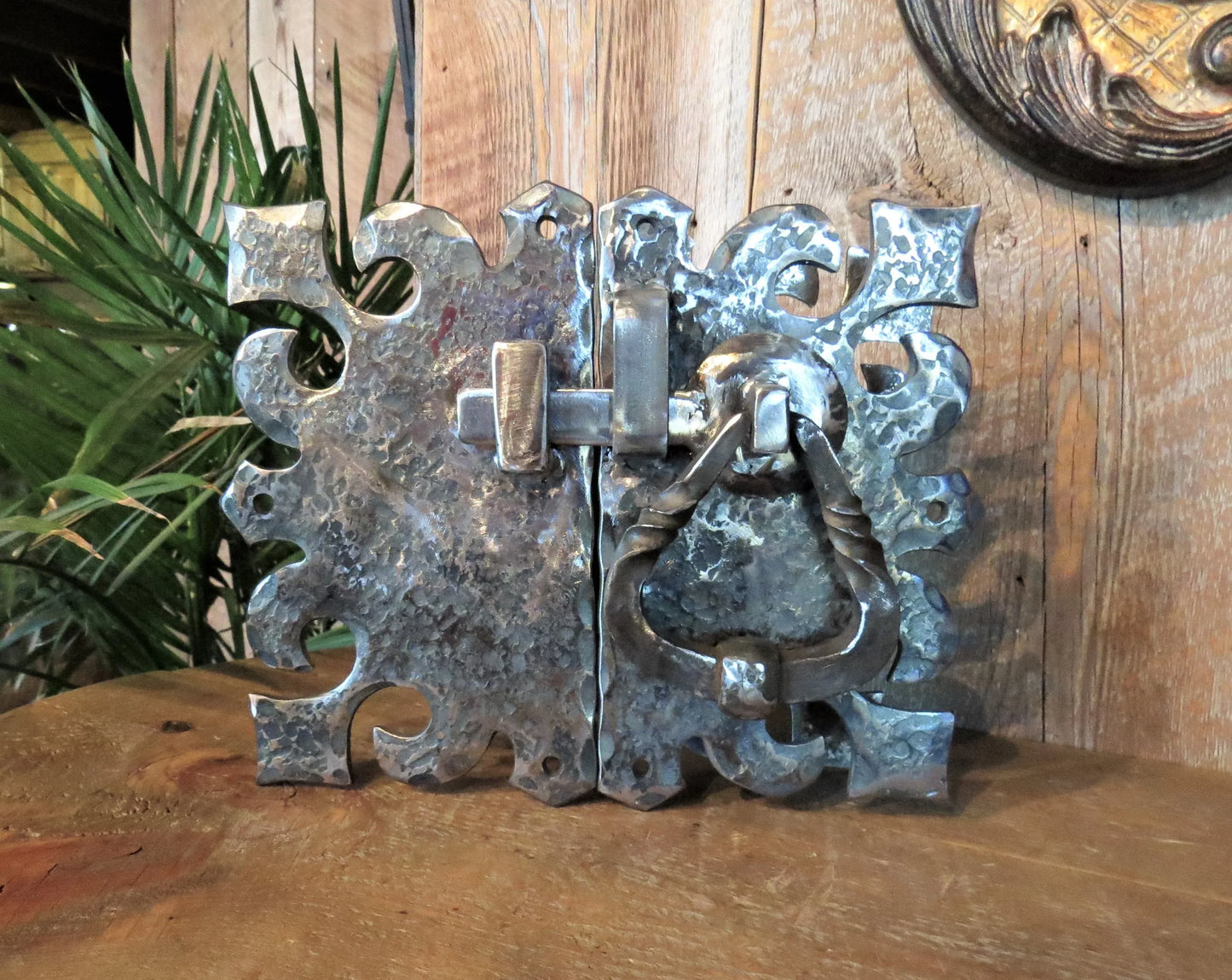 Romanesque Iron Latch for double Door Door Knobs & Handles Latches