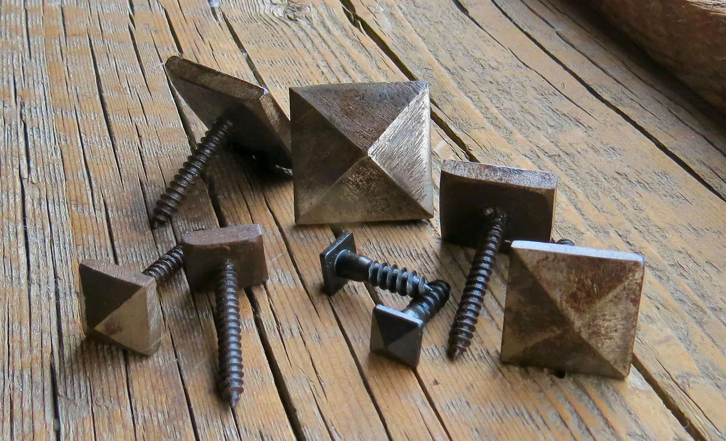 3/4" Smooth Pyramid Head Decorative Screw