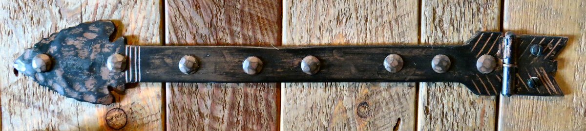 Authentic Arrowhead Iron Functioning Hinge Strap